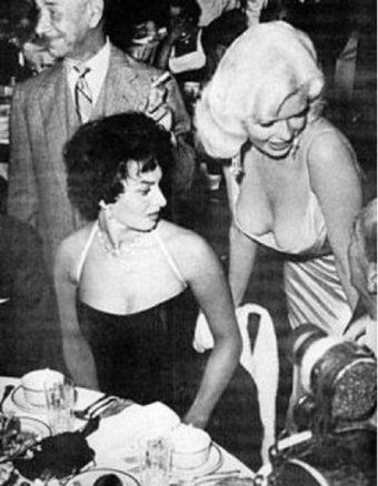 famous photo Sophia Loren with with Jayne Mansfield4