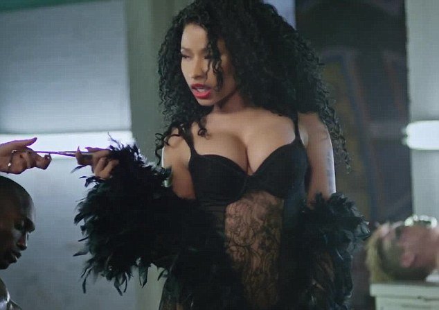 busty Nicki Minaj sexy scene from her new music clip