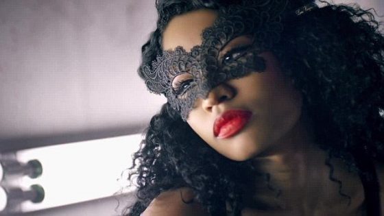 Nicki Minaj hot lips in music video