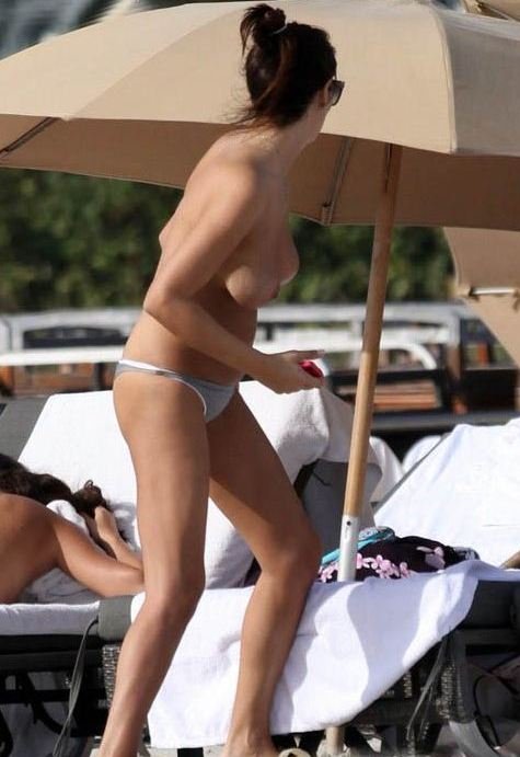 Aida-Yespica topless bikini paparazzi pic