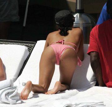 Eva Longoria Legs wide open in bikini