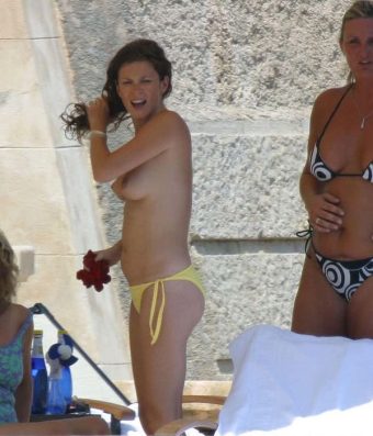Actress-Anna-Friel-topless-bikini-poolside