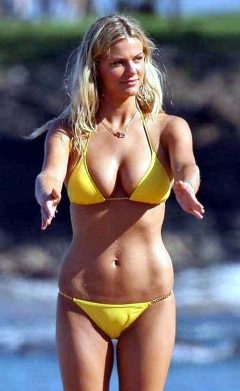 Brooklyn Decker big tits in sexy yellow bikini photo
