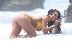 hot latina Leidy Mazo sexy buttocks in bikini