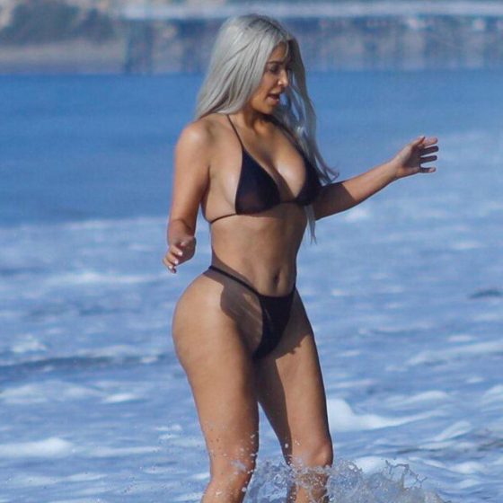Kim-Kardashian-sexy-black-bikini