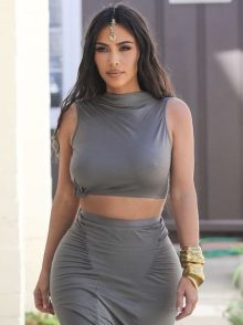 Stunning Kim Kardashian Braless Busty Candids