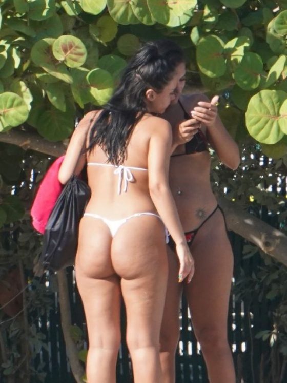 Piare Cortes Sexy appearance with curvy ass in thong bikini!