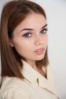 hot brunette pretty face, captivating eyes