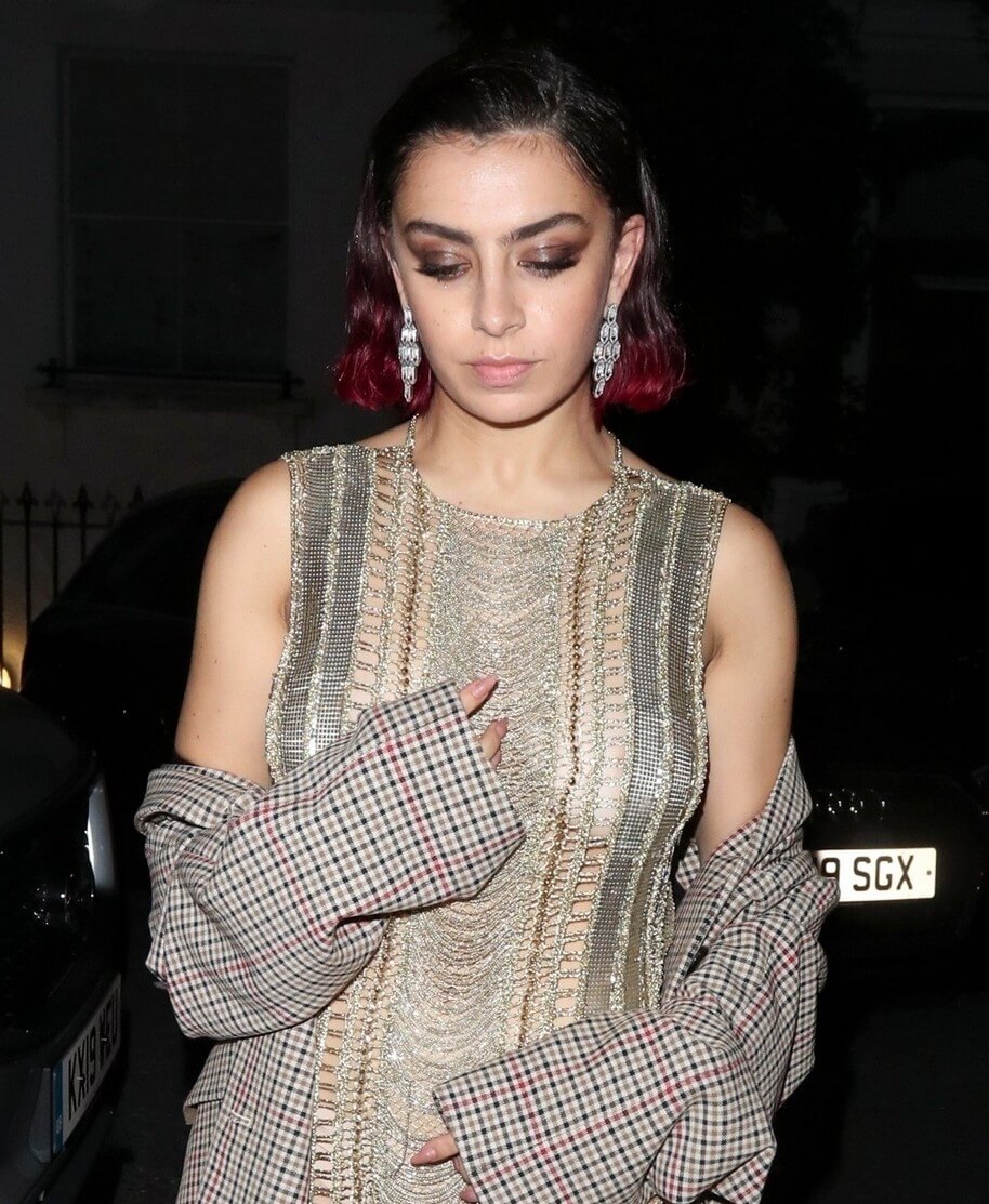 Charli XCX goes braless in racy gold knitted dress as she was leaving the GQ Men Of The Year Awards afterparty (10 photos) · Pandesia World