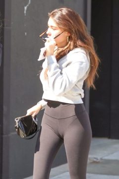 Madison Beer cameltoe in sexy leggings