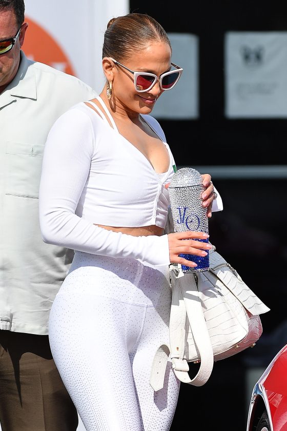 Jennifer Lopez shows off her beautiful booty in skin-tight white leggings as she hits the gym (5 photos) 20 Jennifer Lopez ass sexy leggings pic 5