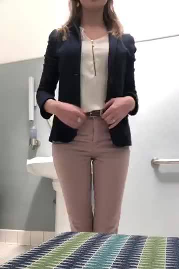 Bored woman at work shows us everything! (gif)