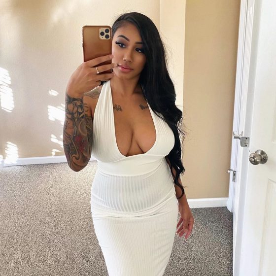 hot instagram girl with big tits in sexy top 3