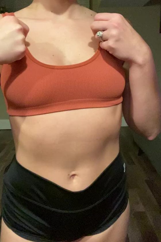 Fit girl reveals her small titties (gif)