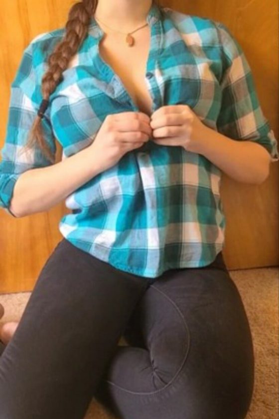 Teen boobs in mighty shirt reveal and titty drop!