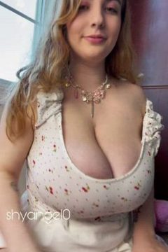 amateur girl with huge natural tits