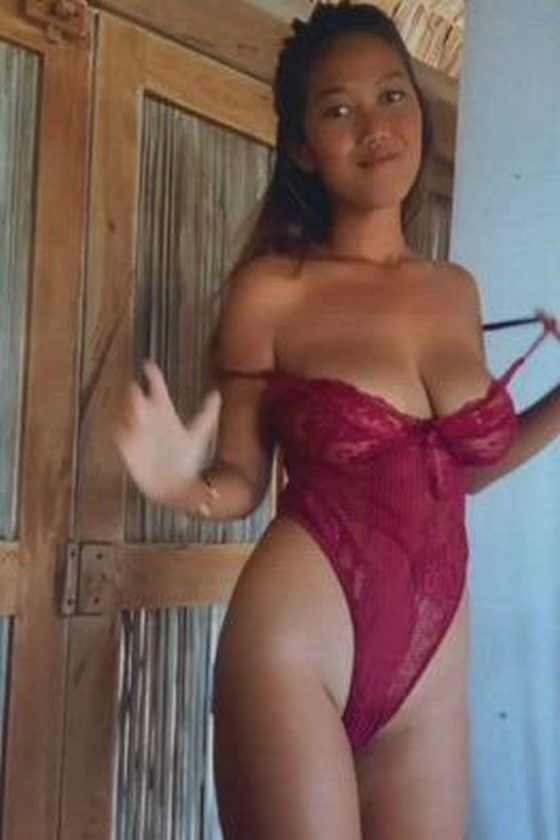 Exotic boobs exposed out of lingerie (gif)