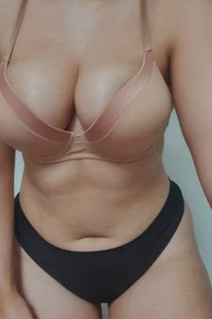 busty amateur withy bra and panties