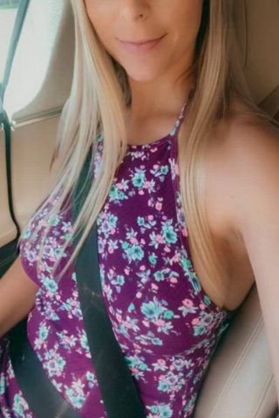 Hot smile, hot boob reveal! (gif)