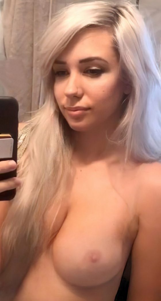 YouTube star babe nude-selfie-2