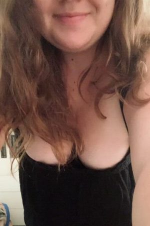 amateur curvy girl with big tits