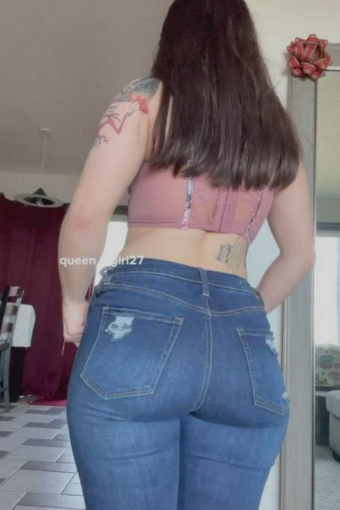 What lies beneath jeans can blow up your eyes! (gif)