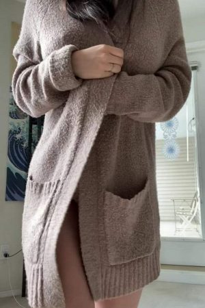 hot girl brasless pokies with robe
