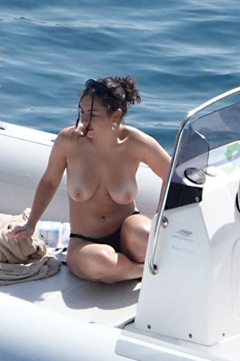 Charli XCX topless beautiful boobs on a boat (7 photos)