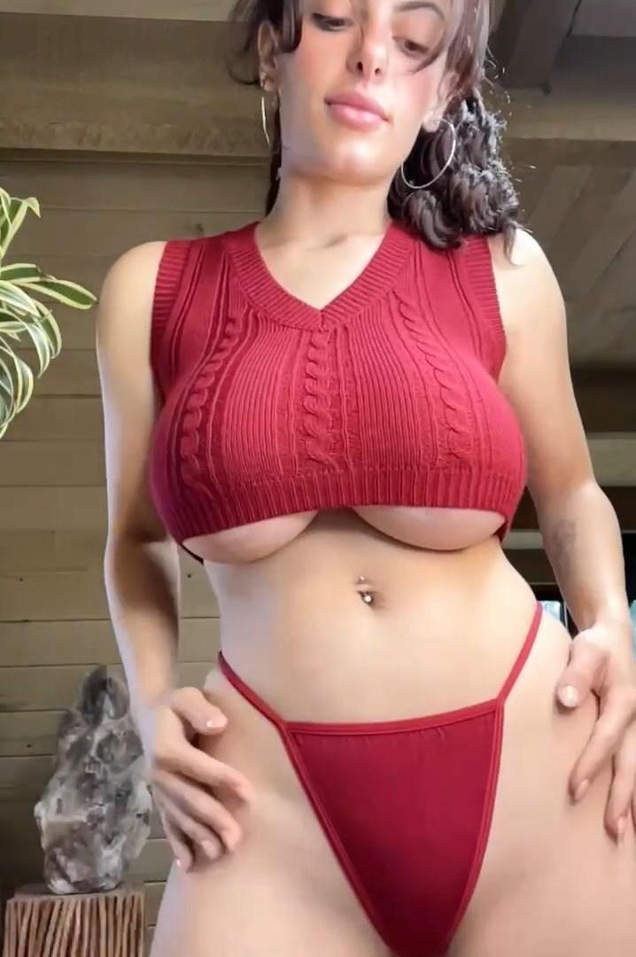 big boobs in tight top