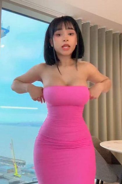Thick Asian with big tits on TikTok (gif)
