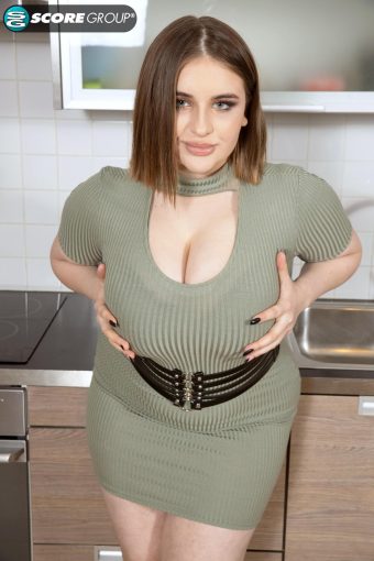 big boob model Molly Evans sexy curves-1