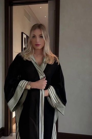 Wataa! Katrin full frontal reveal (gif)