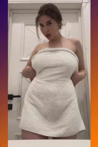 big tits girl nude with towel