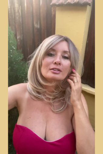 hot maturer woman with huge tits