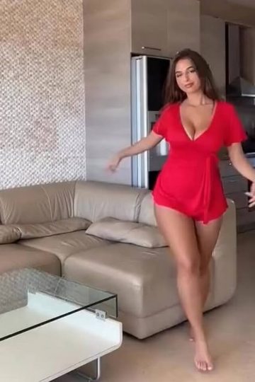 Curves Overdose by an Imposing Babe (Youtube video shorts)