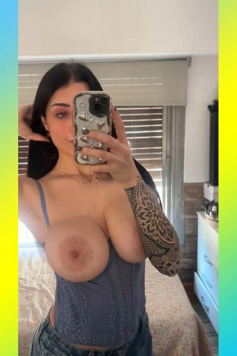 selfie with naked round boobs of a busty amateur temptress on Reddit