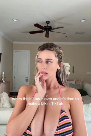 Babe Big Tits Bikini Blonde Huge Tits TikTok Porn GIF