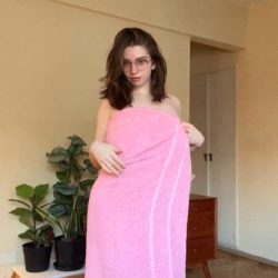 Big Boobs reveal: Curvy nerdy girl drops her towel - sexy gif preview