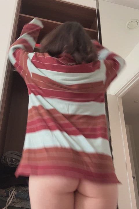 Bottomless Ass Tease: Amateur girl Home Clip - intense gif peview