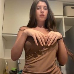 amateur babe reveals her big boobs from dress in the kitchen