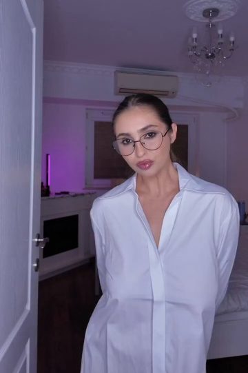 Busty Babe Door Reveal: White Shirt to Fully Nude (4K)