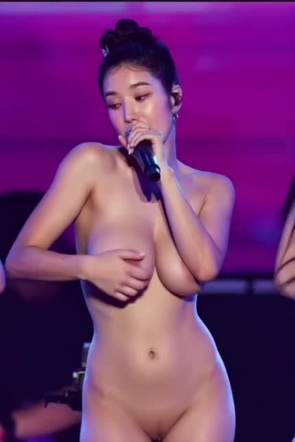famous South Korean singer is fully naked on the stage