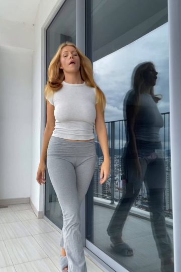 Fit X Amateur: Balcony On/Off Reveal & Big Natural Tits