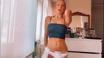Ester Expοsito – The Hot Effect- Βelly Dancing and Twerking