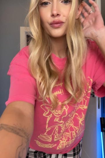 X Model Challenge: Dressed/Undressed Nude Reveal (4K)