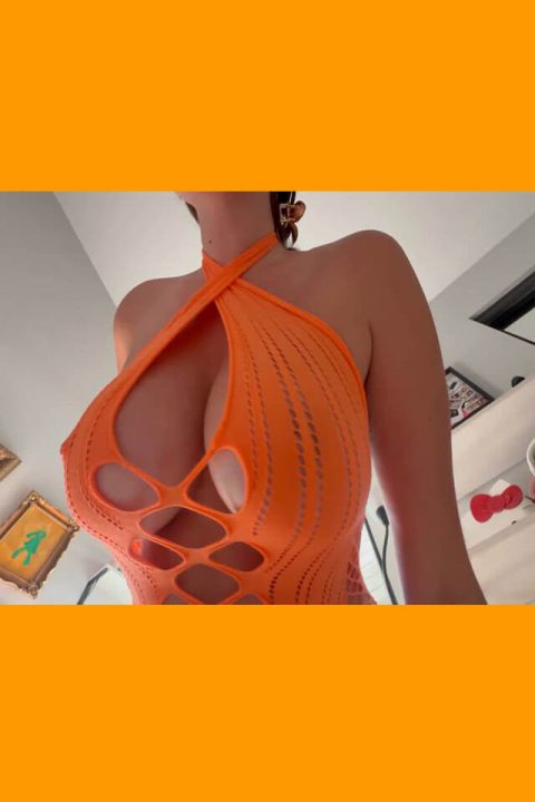 Big Tits Exposed from a Super Sexy Outfit - trending snapshot