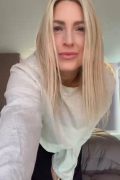 Oops! Swinger mom exposes her natural tits from braless crop top - intense gif peview