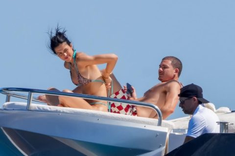 American model and television personality topless on a yacht 18 American model and television celebrity topless bikini on a yacht-pic 6