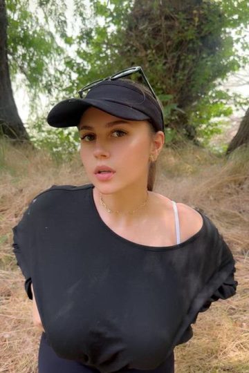 Cute Amateur Girl Flashes and Bounces Big Torpedo Saggy Tits in Nature Walk Reel