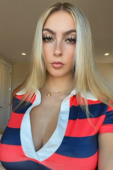 Hot social media babe drops her pierced tits - full HD screenshot